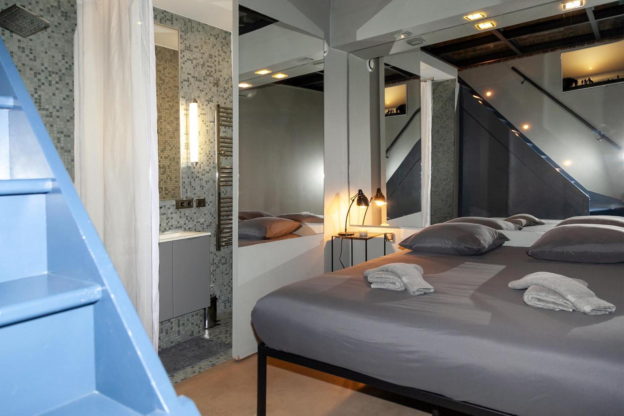 Loft Atypique Avec Terrasse, Calme Et Cosy Lägenhet Paris Exteriör bild
