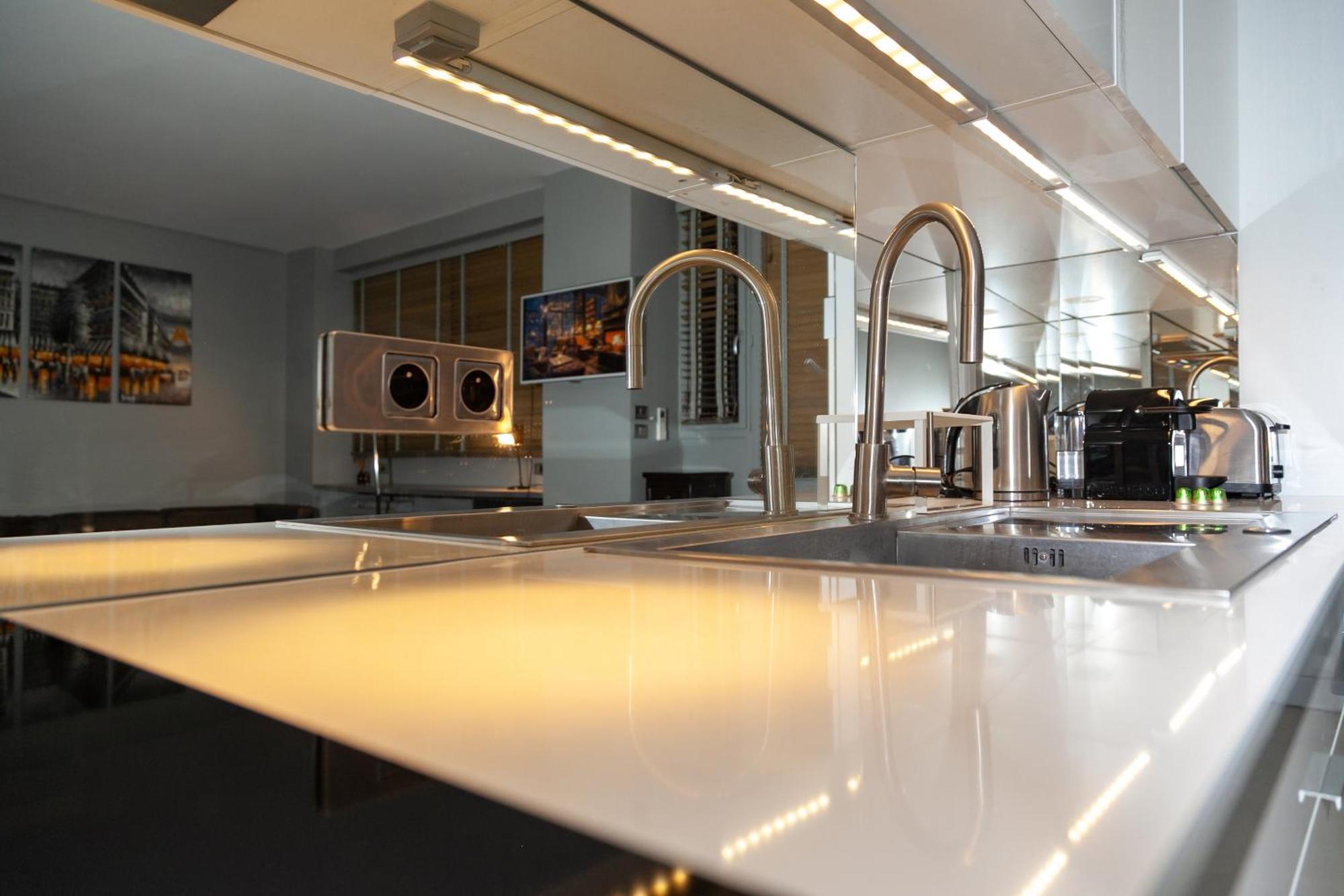Loft Atypique Avec Terrasse, Calme Et Cosy Lägenhet Paris Exteriör bild
